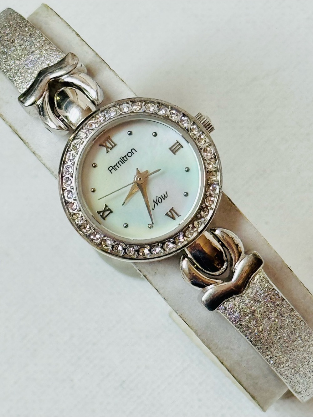 Vintage Armitron Mother Of Pearl Women's Dress Bracelet Watch Silver 75/2362-3